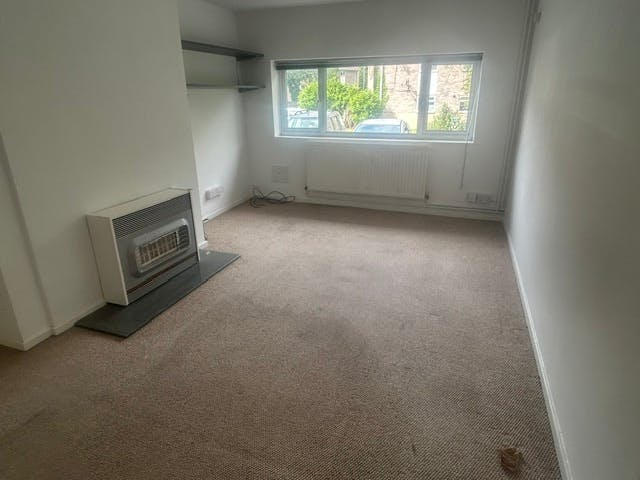17 - 19 London Road, Calne, Retail To Let - First floor rear room.jpeg