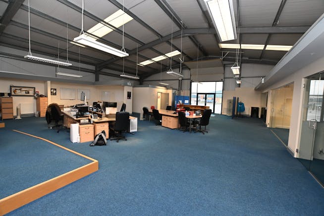 Unit 15, Unit 15, Stirling, Industrial / Other To Let - Internal 1.jpg
