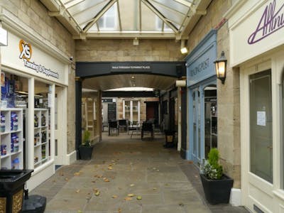 Unit 7, Castle Courtyard, Knaresborough, Retail To Let - Courtyard.jpg