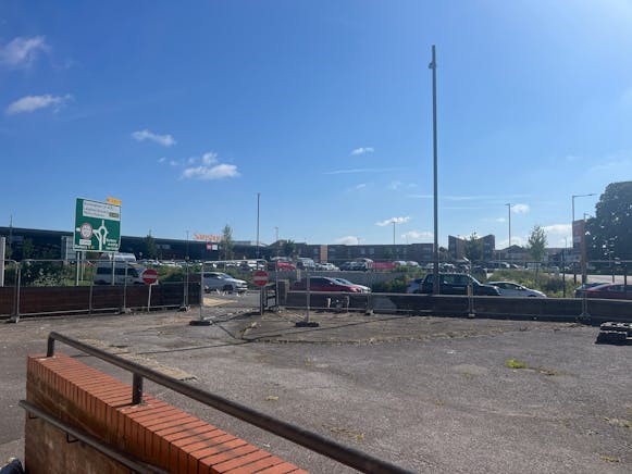 Former Lloyds Bank, 2 Gatehouse Road, Aylesbury For Sale - IMG_2938.JPG