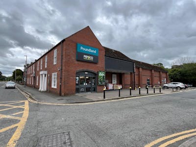 4 Berriew Street, Welshpool, Retail To Let - front elevation poundland.JPG