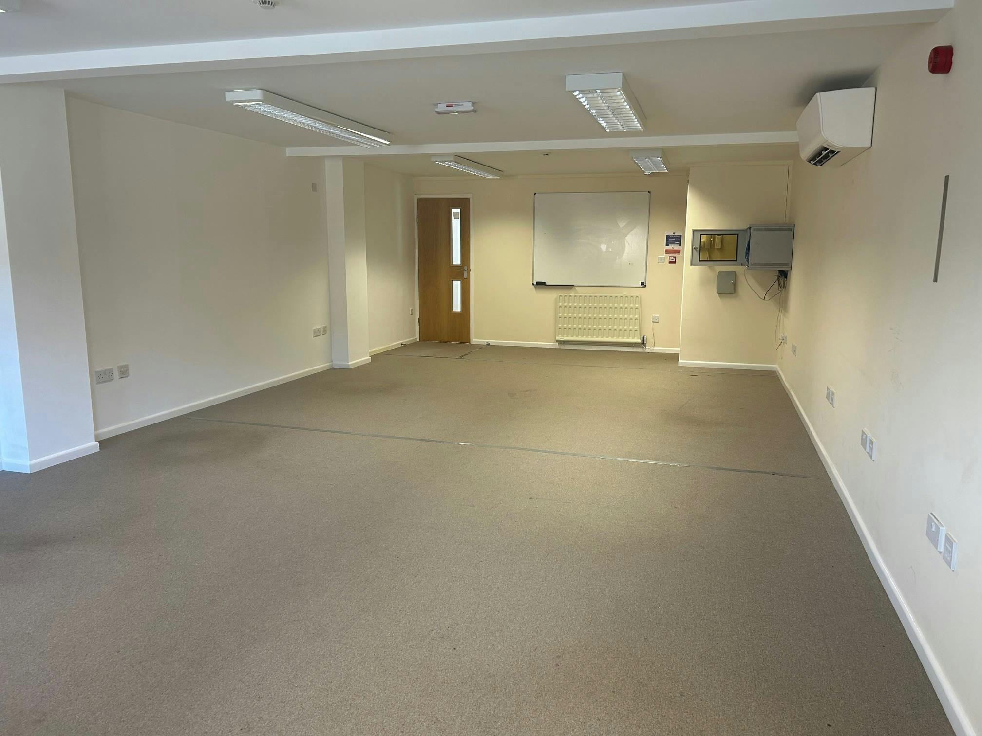 Unit J, Lambs Farm Business Park, Reading, Industrial To Let - 4.jpg