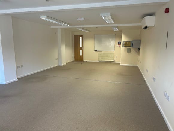 Unit J, Lambs Farm Business Park, Reading, Industrial To Let - 4.jpg