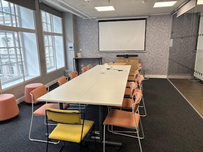 1 Crown Court, London, Office To Let - Meeting Room - Quartz (1).jpg