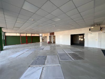 5 Broadfields Retail Park, Aylesbury, E (Commercial / Business / Service) / Industrial / Retail / Trade Counter Lease Assignment - WhatsApp Image 20250425 at 152644_2f956be0.jpg