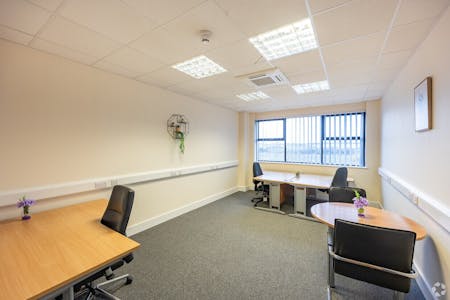 Nexus Business Centre, Darby Cl, Cheney Manor Industrial Est, Swindon, Office To Let - 2nd West J  3 person office.jpg