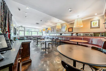 76-77 South Parade, Chiswick, Leisure / Retail To Let - 1509553 (9).jpg