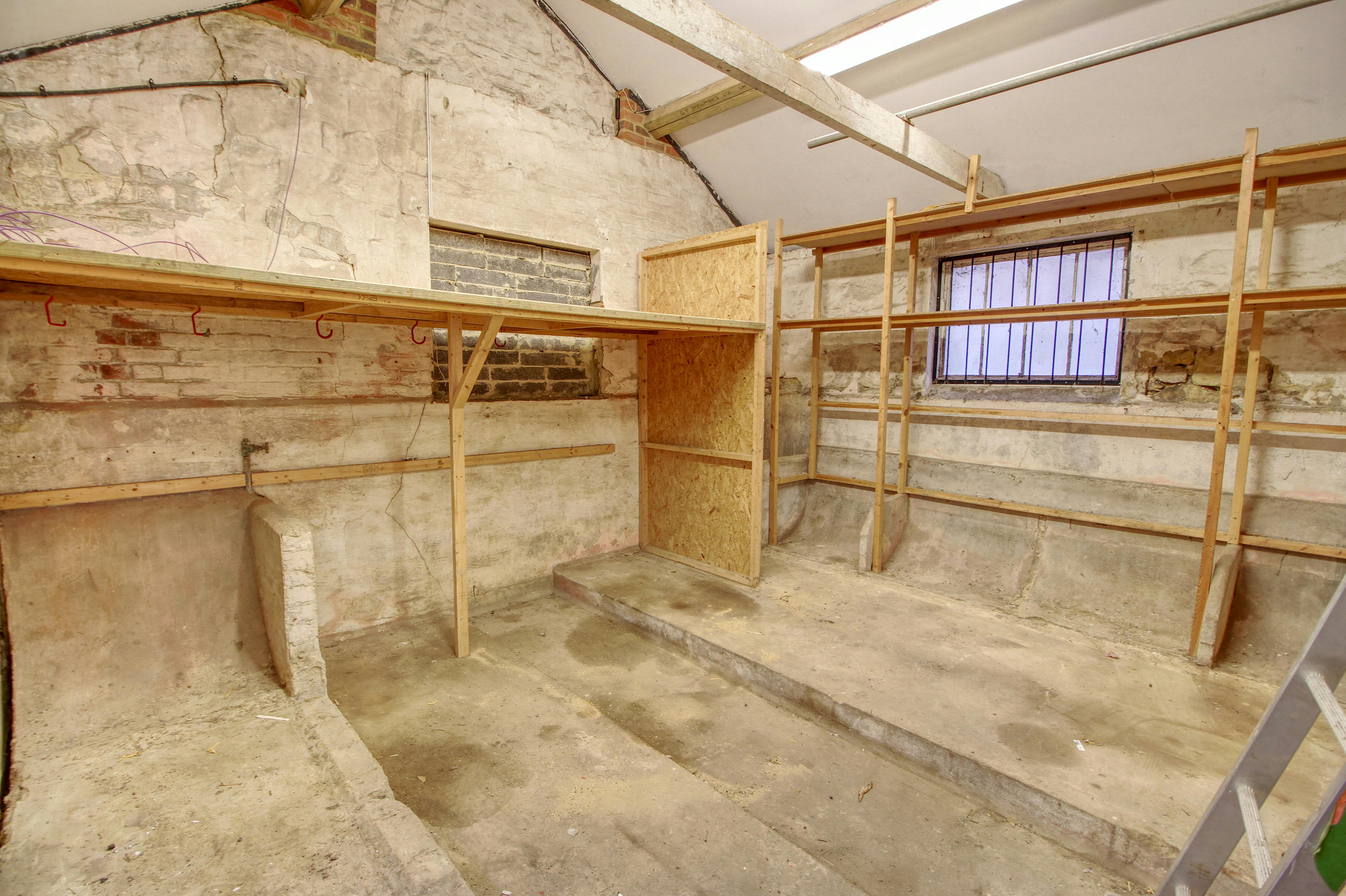 Units A-E Saint Hill Business Park, East Grinstead, Industrial To Let - INternal 4.jpg
