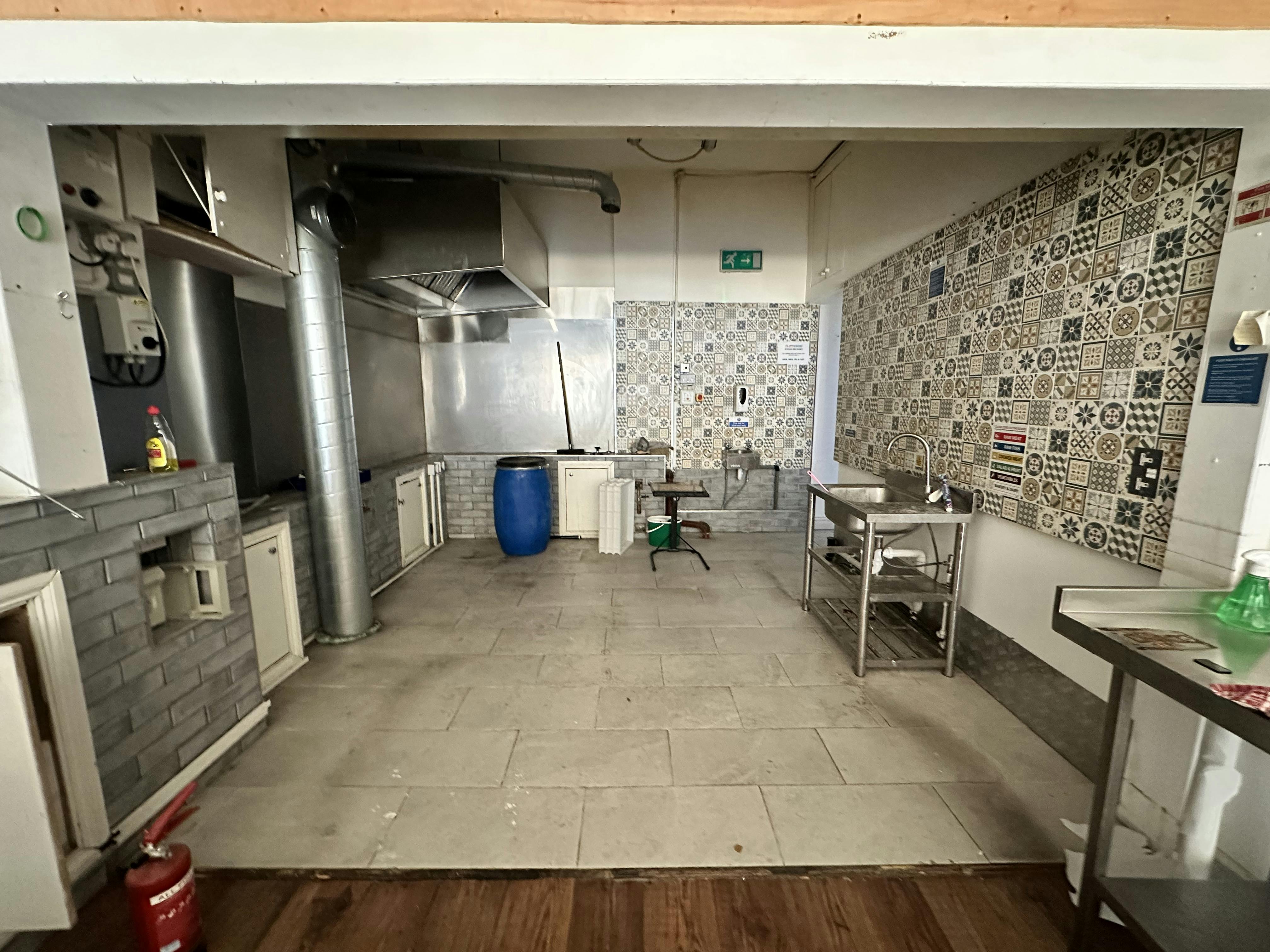 112 Askew Road, London, Restaurant / Retail To Let - 89AF091918C340E0850ADB00AF1CFED3.jpeg