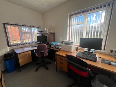 Two First Floor Office Suites, Howard Buildings, Guildford, Office To Let - photo5.jpg