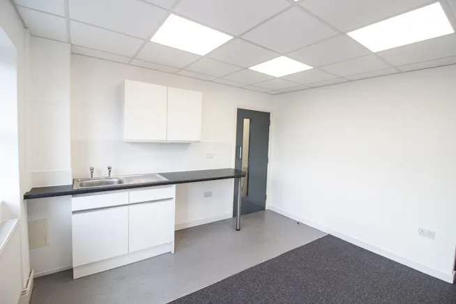Unit 11 Airlinks Industrial Estate, Heston, Industrial / Warehouse To Let - 5.1.jpg