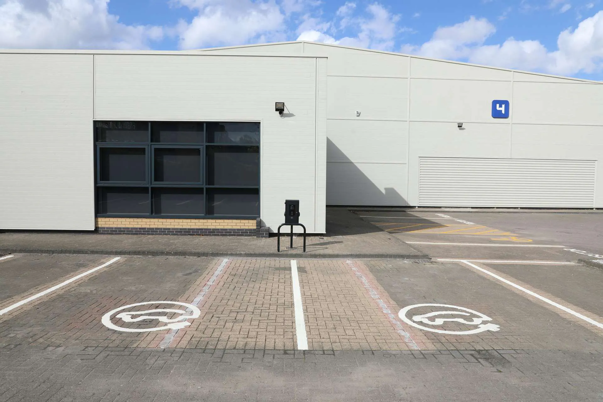 Unit 4, Bruntcliffe Avenue, Leeds 27 Industrial Estate, Leeds, West Yorkshire, LS27 0LL