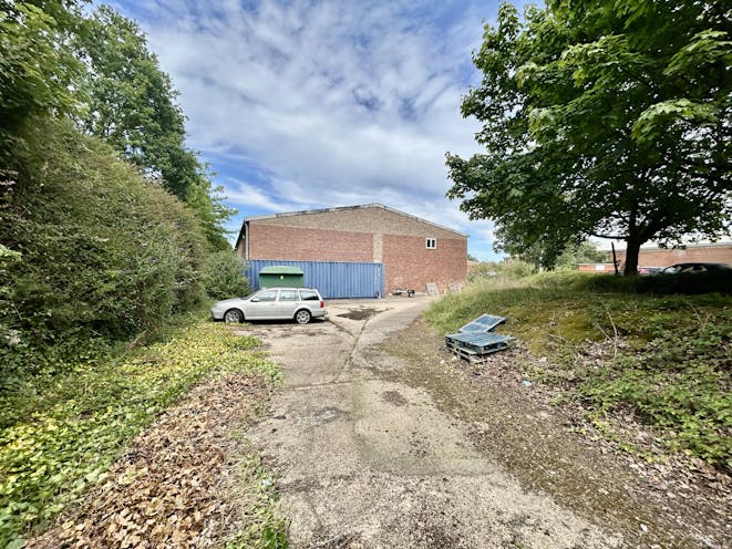 Unit 18, Alton, Warehouse & Industrial To Let - IMG_8440.jpeg