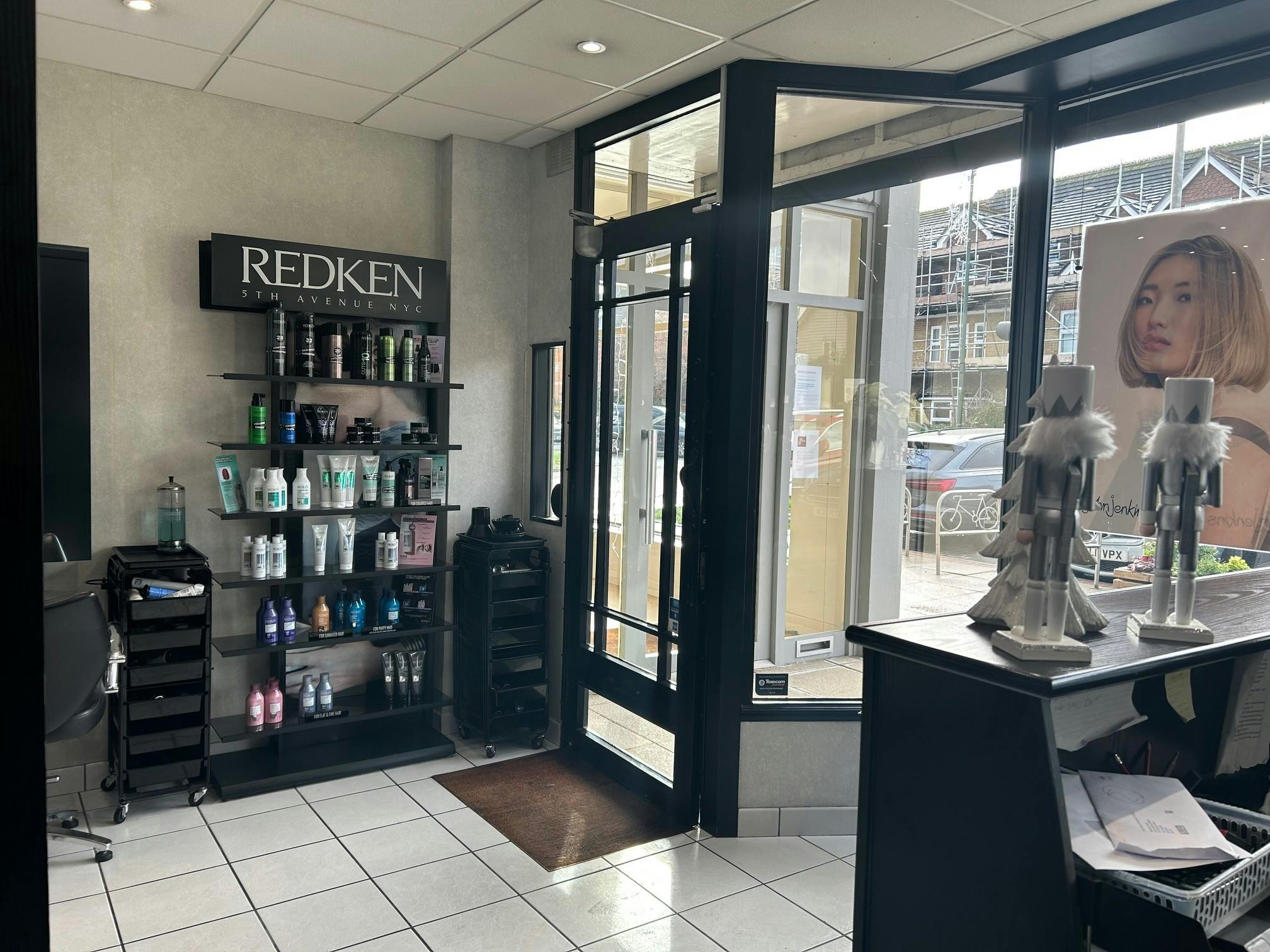 63 Chobham Road, Sunningdale, Retail To Let - 2.jpg