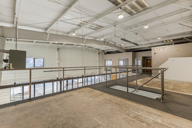 Showroom / Warehouse unit, 4-12 Kempson Close, Aylesbury, Industrial / Retail To Let - 101955_4-12-Kempson-Close-Gatehouse-Way (11).jpg