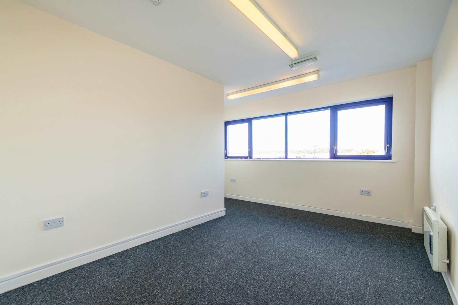 Industrial Unit in Poole - photo 4
