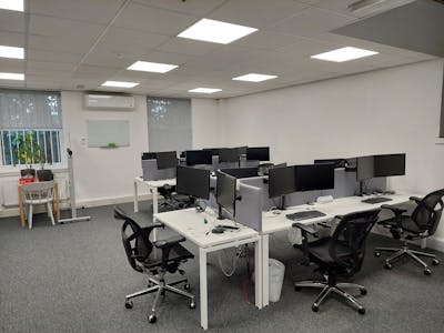St. Philips Courtyard, Birmingham, Office To Let - 1000001410.jpg