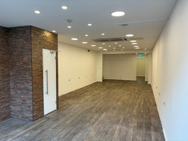 29 Peach Street, Wokingham, Retail To Let - internal g f.jpg