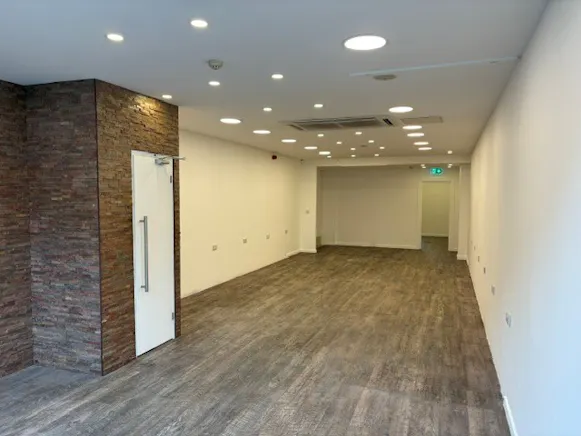 29 Peach Street, Wokingham, Retail To Let - internal g f.jpg