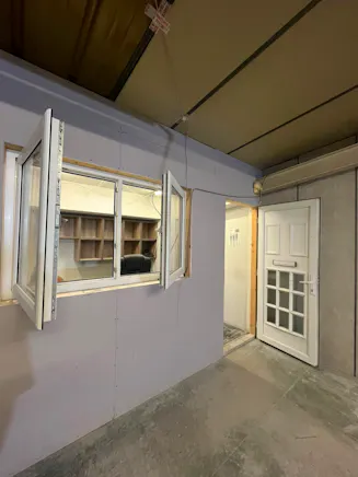 Unit 6, Hayes, Industrial To Let - 20260817_162725000_iOS 3.jpg