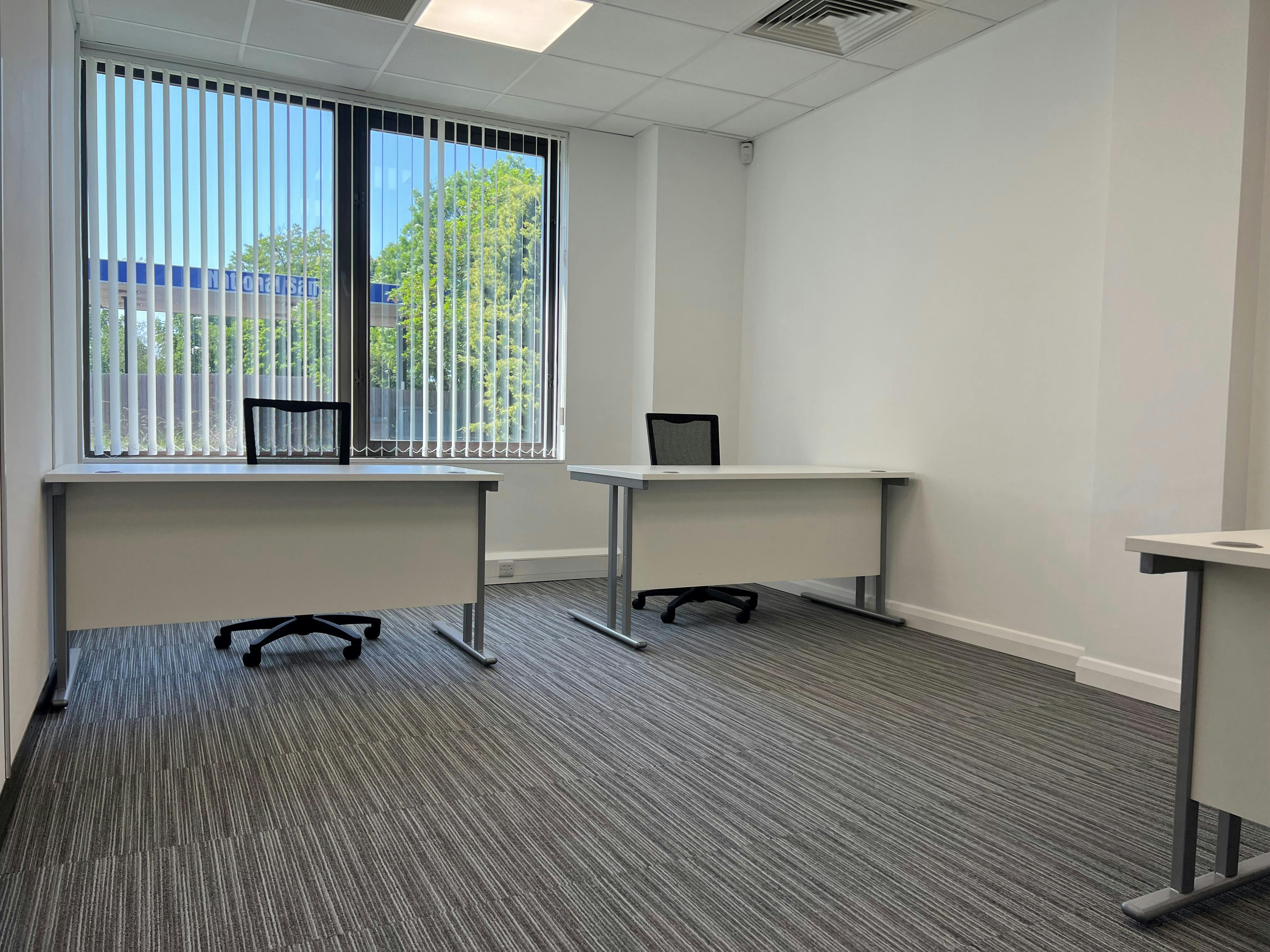 Office in Crawley - photo 4