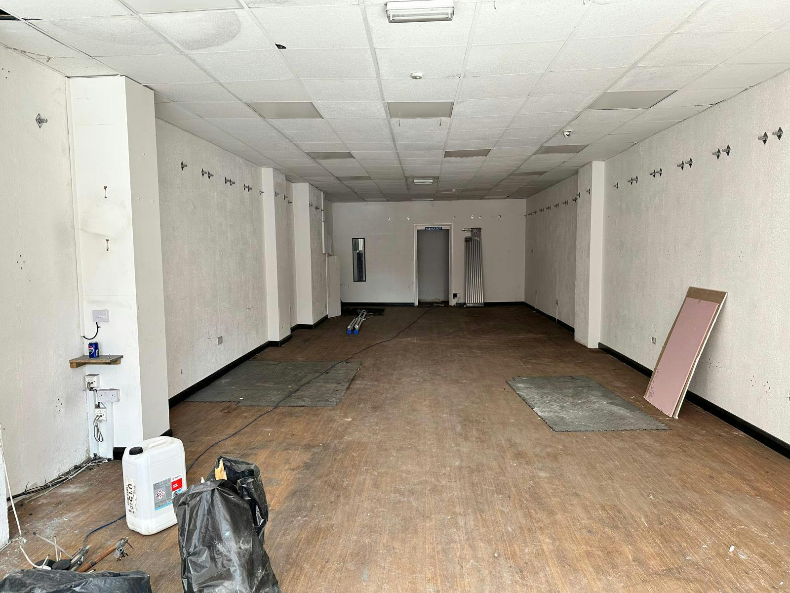 299 North End Road, London, Retail To Let - 6a8c41ed-0979-4efd-affe-9170d35f0ce2.jpg