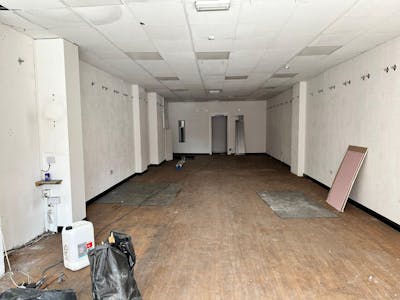 299 North End Road, London, Retail To Let - 6a8c41ed-0979-4efd-affe-9170d35f0ce2.jpg