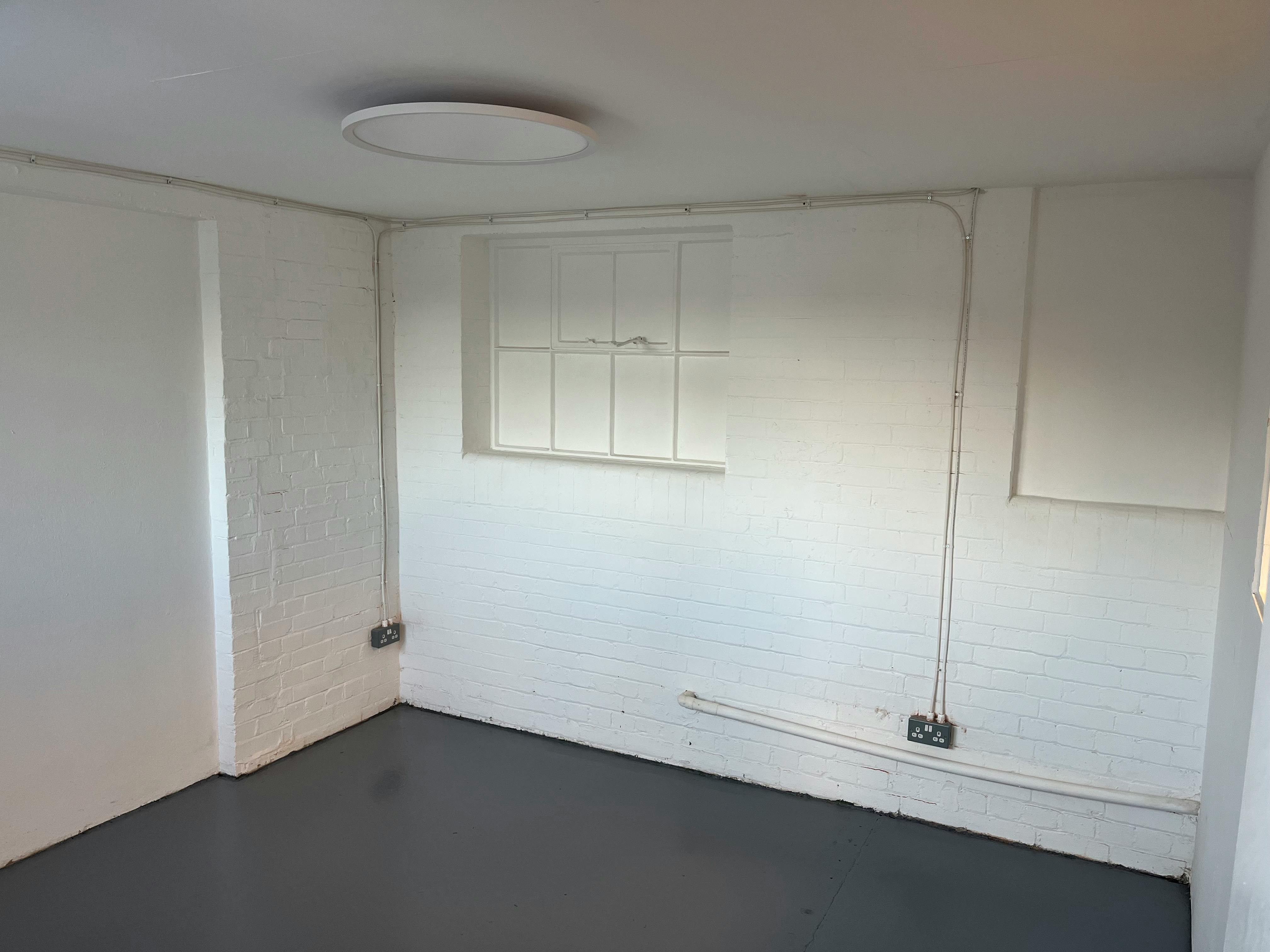 Industrial Unit in London - photo 3