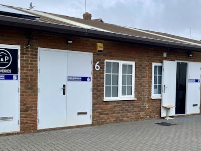 Unit 6, Broomstick Yard, R/o 16 High Street, Edelsborough To Let - IMG_1514.jpg