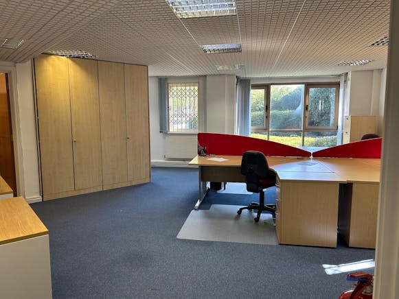 Unit 4, Wellington Business Park, Crowthorne, Offices For Sale - 16.jpg
