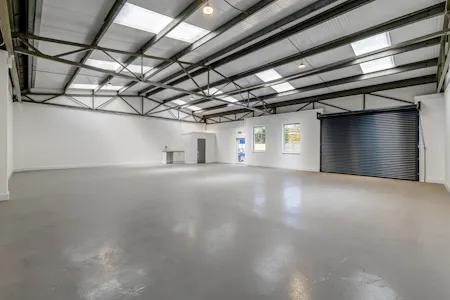 Units 2-4 The Point, Aylesbury, Industrial To Let - 112373_Unit 4 The Point (7).jpg