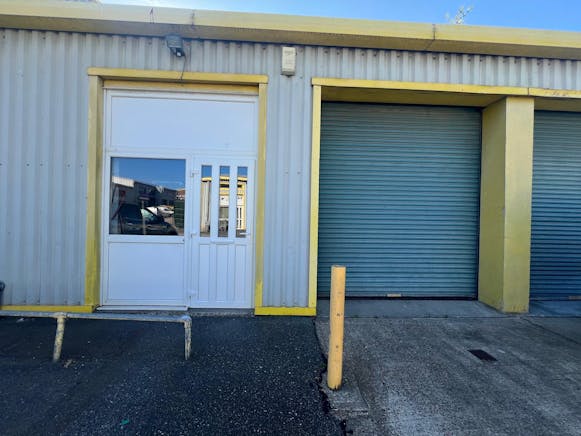 7 Brookside Centre, Southend-On-Sea, Industrial To Let - d8867fa69b5d418a947eb4ee678e2790.jpg