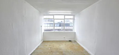 Unit 12, Unit 13 & Unit 14, Lyndean Industrial Estate, London, Industrial To Let - 20251201_122701(0) - Edited.jpg