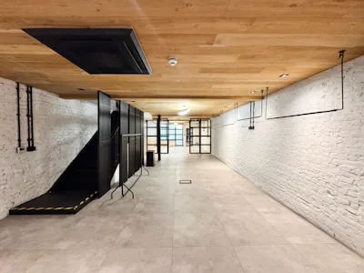 83 Mortimer Street, London, Retail To Let - IMG_5188.jpg