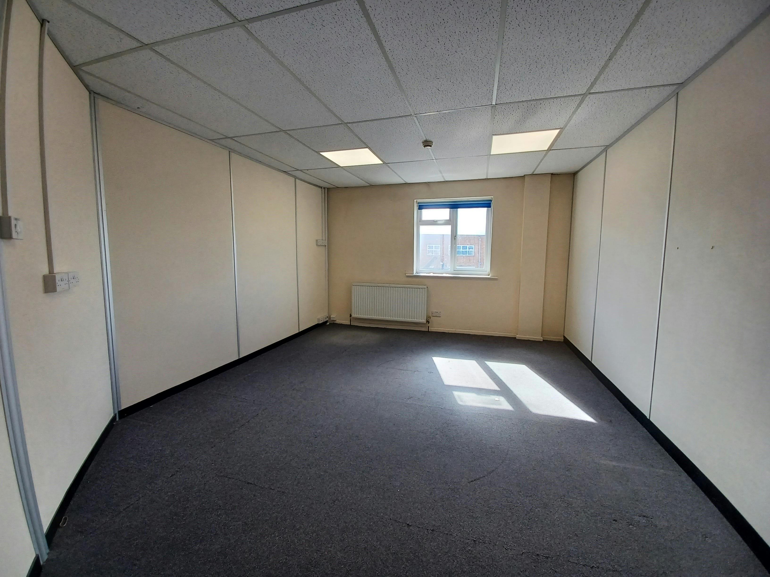 Office in Wimborne - photo 4