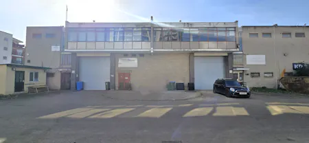 Unit 8 & Unit 9, Lyndean Industrial Estate, London, Industrial To Let - 20260408_161441 - Edited.jpg