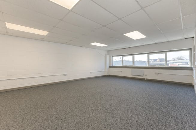 Unit 12, Vale Industrial Estate, Aylesbury, Industrial To Let - 88182_Unit12TheValeIndustrialCentr 14.jpg