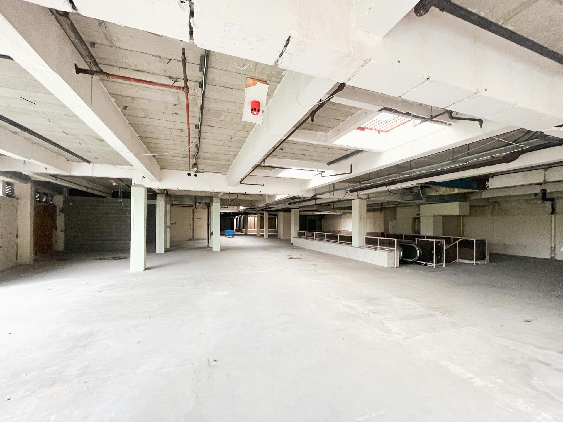 Retail/Shop in Bournemouth - photo 4