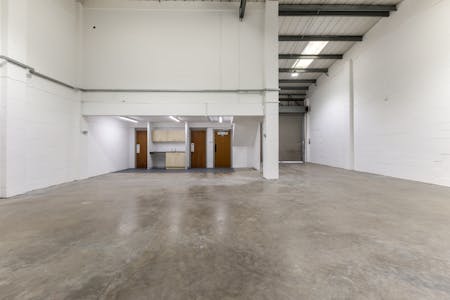 Unit 12, Vale Industrial Estate, Aylesbury, Industrial To Let - 88182_Unit12TheValeIndustrialCentr 5.jpg