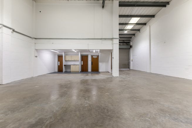 Unit 12, Vale Industrial Estate, Aylesbury, Industrial To Let - 88182_Unit12TheValeIndustrialCentr 5.jpg