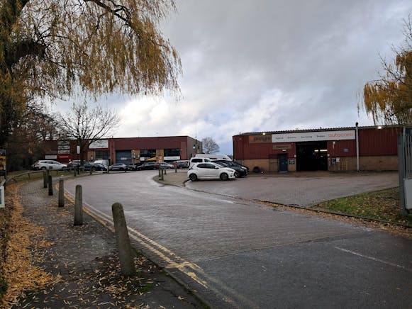 Unit 32, Longshot Industrial Estate, Bracknell, Industrial To Let - 1000001241.jpg