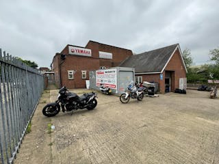 1 Desborough Avenue, High Wycombe, Industrial / Warehouse To Let - Main external photo