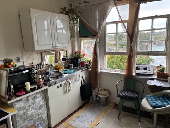 Broadway Parade, London, Investment / Leisure For Sale - 10.jpg