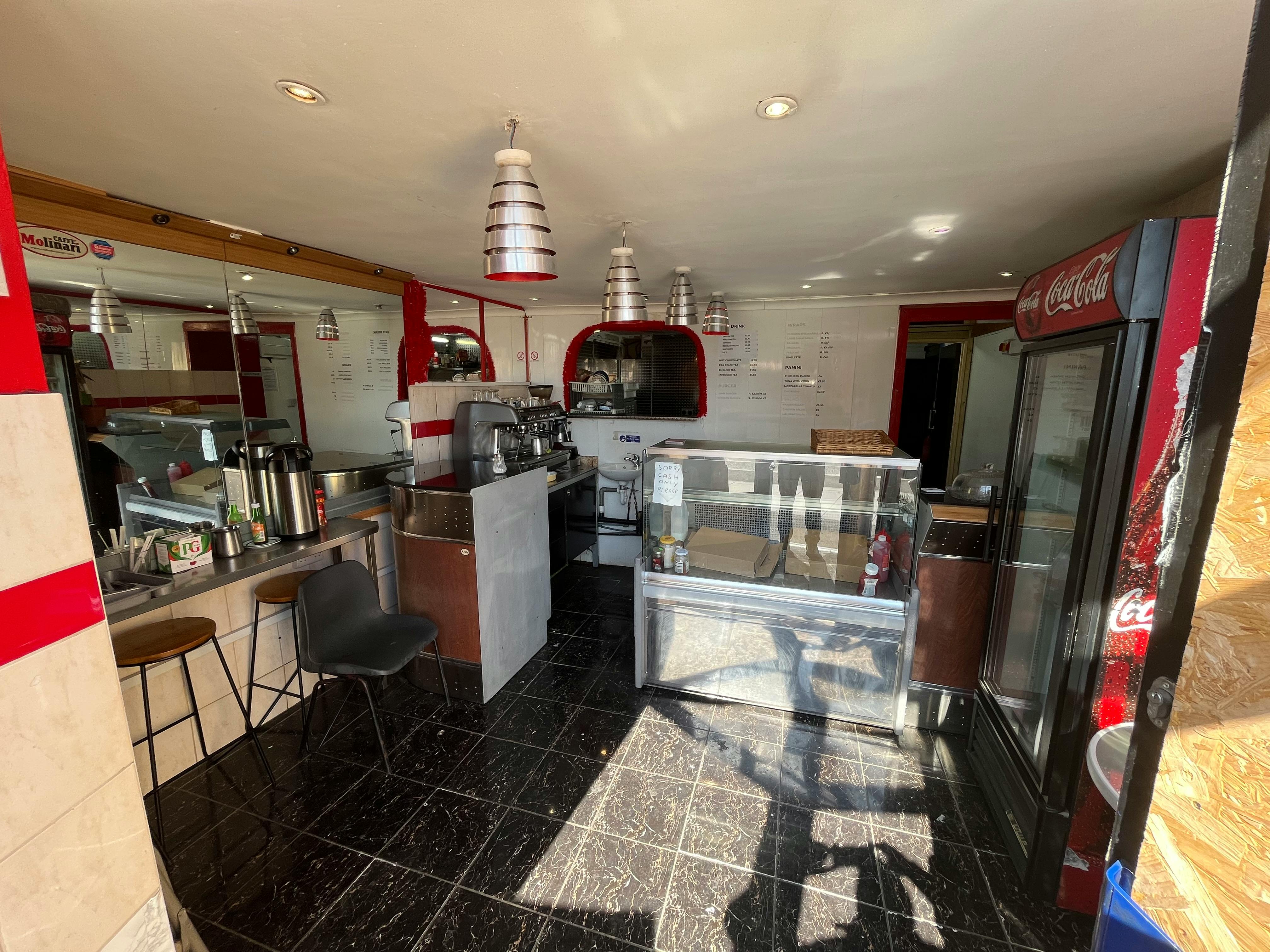 Retail/Shop in London - photo 3