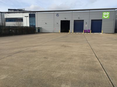 Unit 6, Waterside Drive, Slough, Industrial To Let - IMG_1834_l_gal.jpg