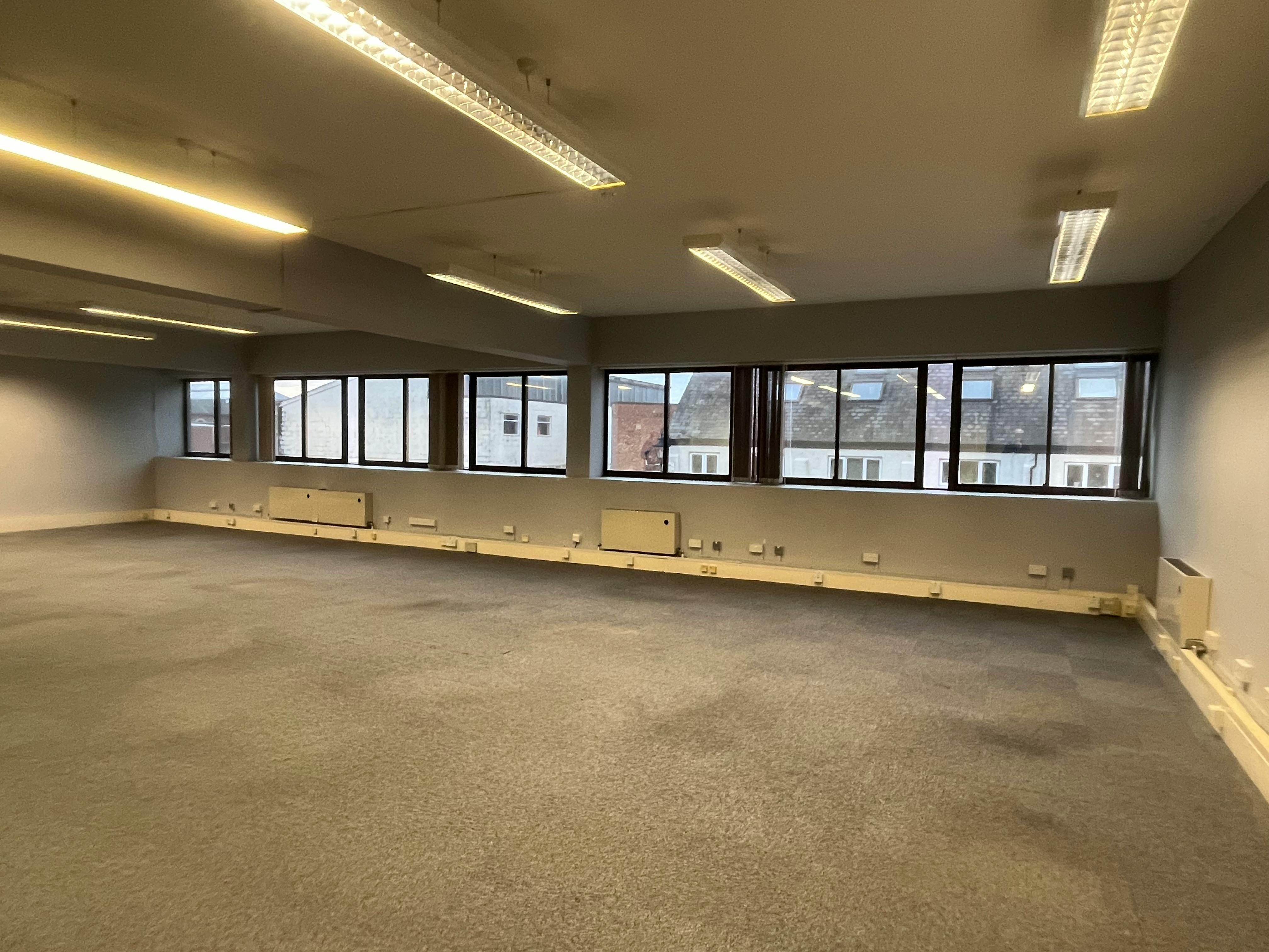 Office in Eastleigh - photo 2