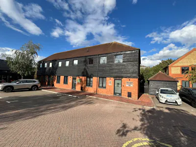 8 Warren Yard, Warren Park, Milton Keynes, Office To Let - IMG_2601.JPEG