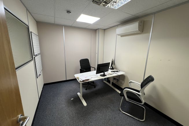 Unit 4 Clifton Centre, Gloucester, Industrial To Let - 20241101_094338780_iOS.jpg Unit 4 Clifton Centre, Gloucester, Industrial To Let - 20241101_094338780_iOS.jpg