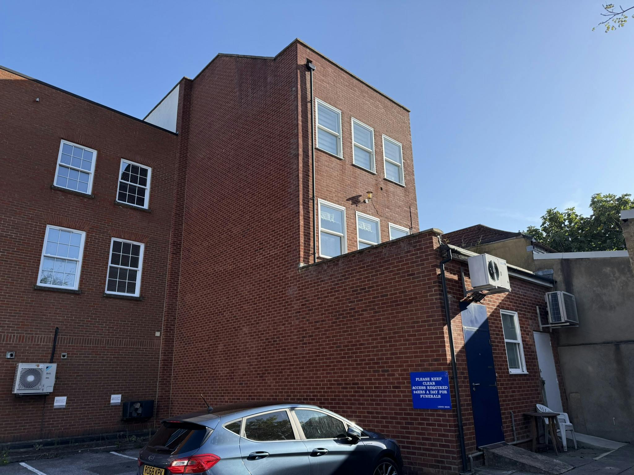 7 Windsor Street, Chertsey, Investments / Retail For Sale - IMG_4403.JPEG