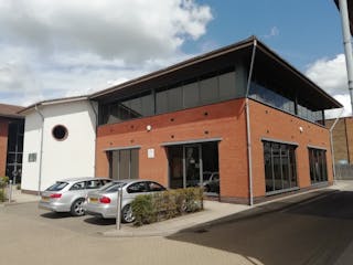 Ground Floor, Unit 2 E-Centre, Bracknell, Industrial To Let - IMG_20210511_133214_resized_20210511_013441598.jpg